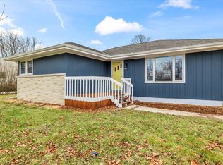 806 E Wisconsin Ave, Pewaukee, WI 53072