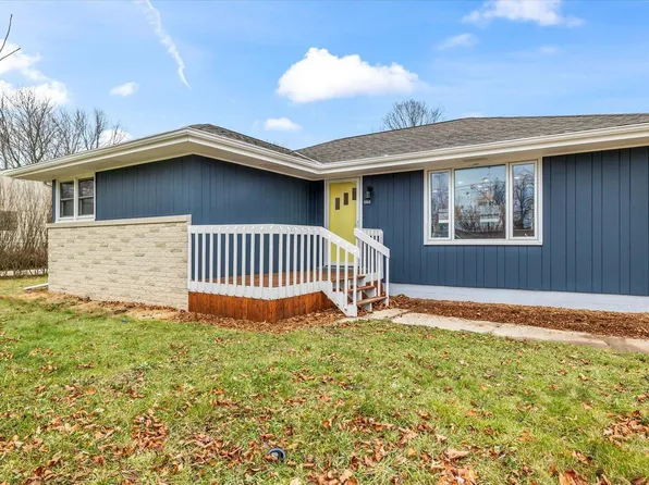806 East Wisconsin AVENUE, Pewaukee, WI 53072