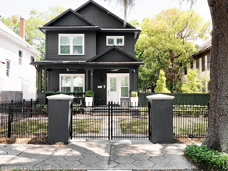 1139 N Market St — Photo 2