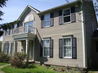 102 Smoke Rise Dr, Camillus, NY 13031