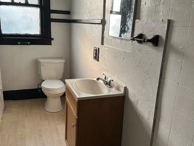1413 Wellesley Ave — Photo 11