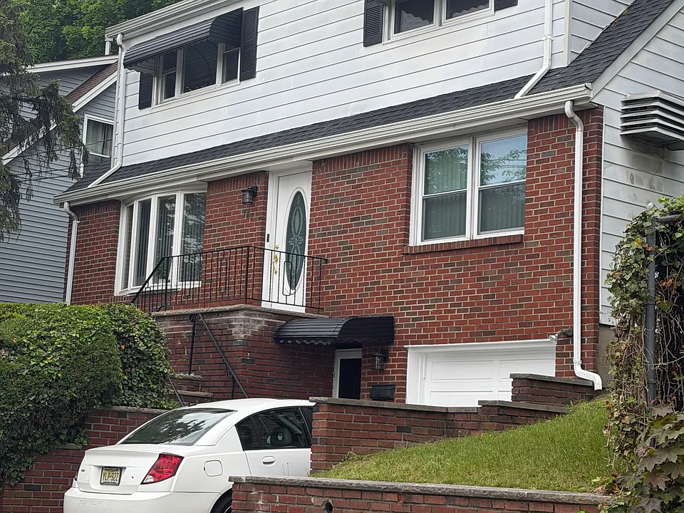 387 Farnham Ave #2