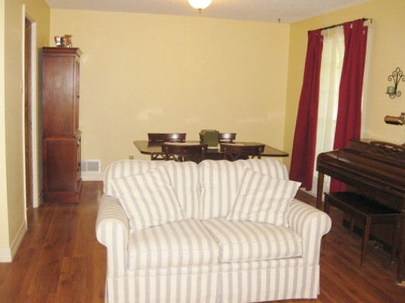 2nd image of 3021 Alta Vista Ln