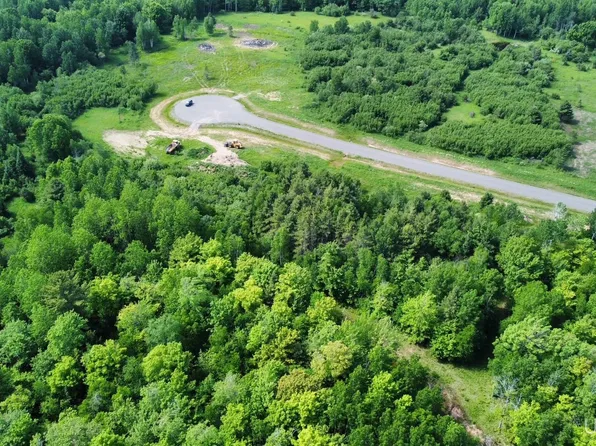 3 Eagle Dr, Chassell, MI 49916