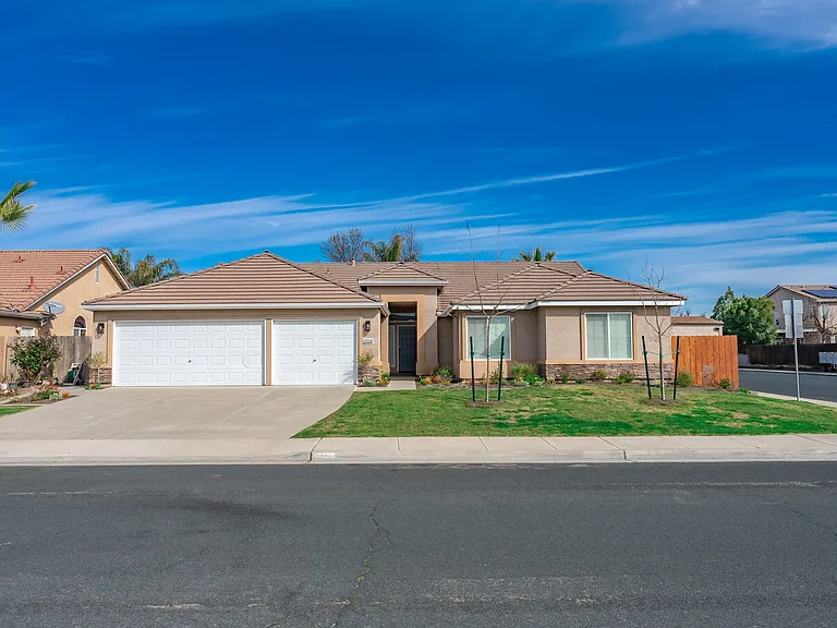 1114 W Pepper Dr — Photo 2