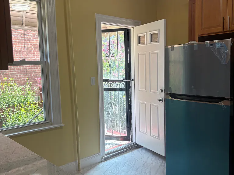 4428 De Reimer Ave #1 — Photo 2