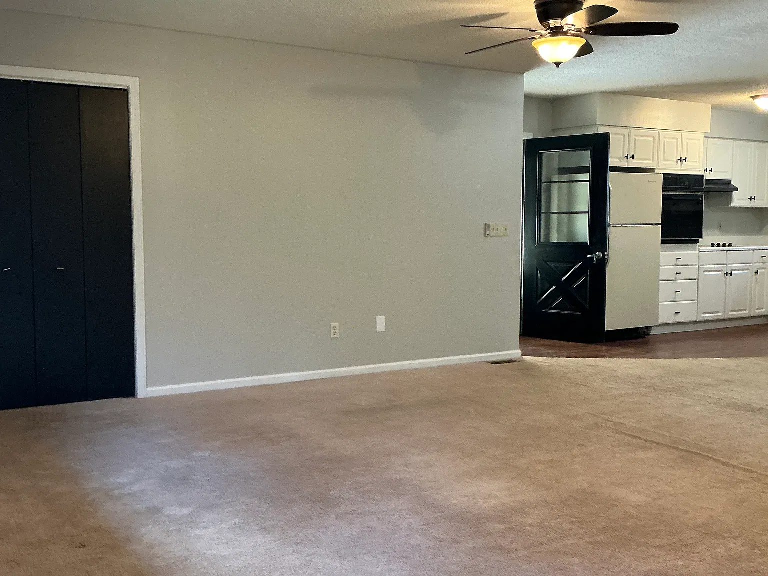 3 bed, 1500 sqft, $1,900 — Photo 2