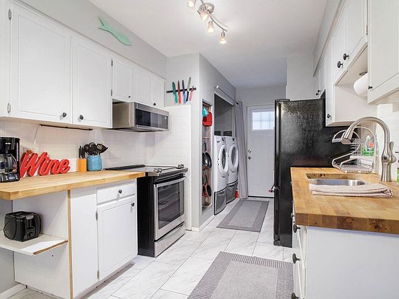 4th image of 3027 Lakeshore Ave
