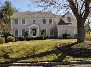 12 Stonewall Ct, Mahwah, NJ 07430
