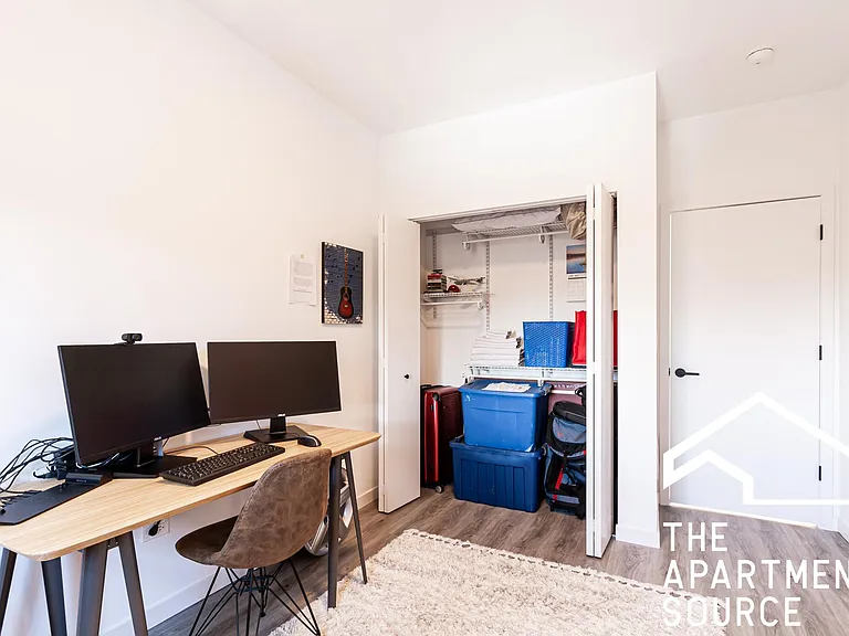 2743 W Division St #4R — Photo 8