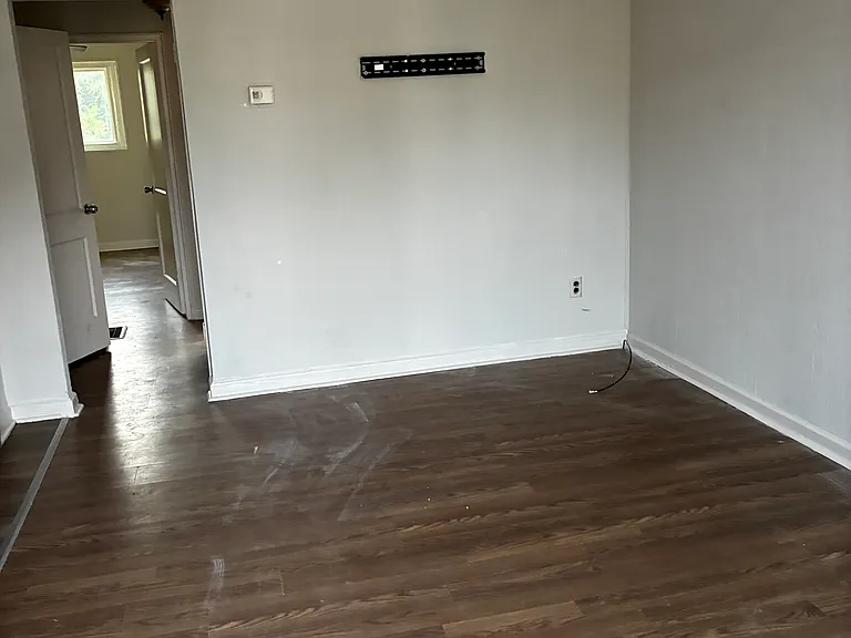 420 E Spruce St — Photo 3