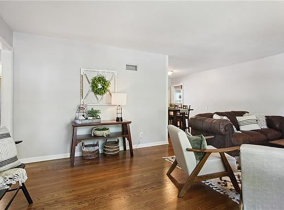 5th image of 8852 Rainbow Ln