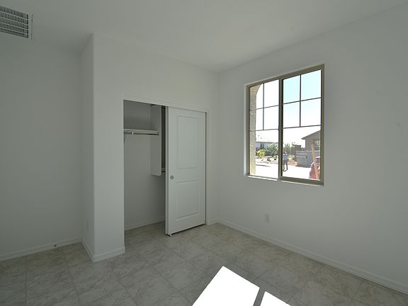 5th image of 10256 W Fairmount Ave