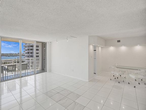 3rd image of 18071 Biscayne Blvd APT 1701