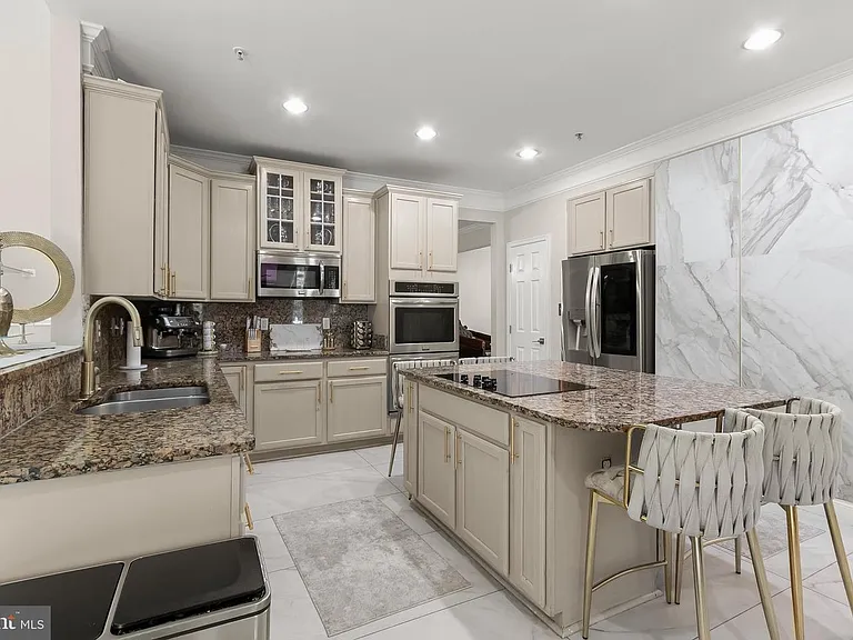 7202 Exbury Ct — Photo 13