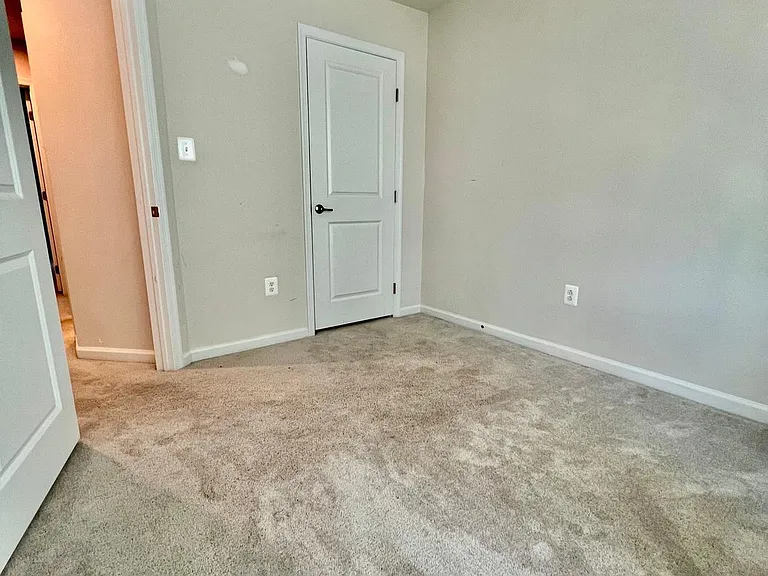 105 Caswell Dr — Photo 32