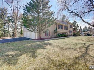 46 Harreton Rd, Allendale, NJ 07401