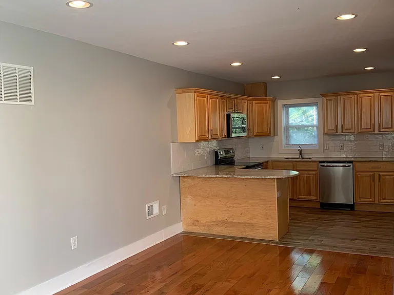 3409 Fairmount Ave — Photo 2