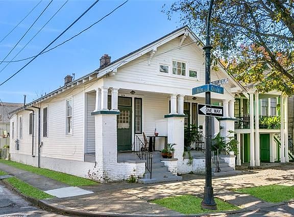 2nd image of 400 Olivier St
