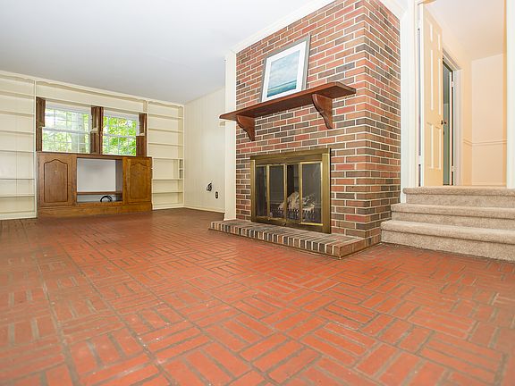 Den - Bonus Room