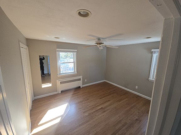 5th image of 1052 Sussex Tpke