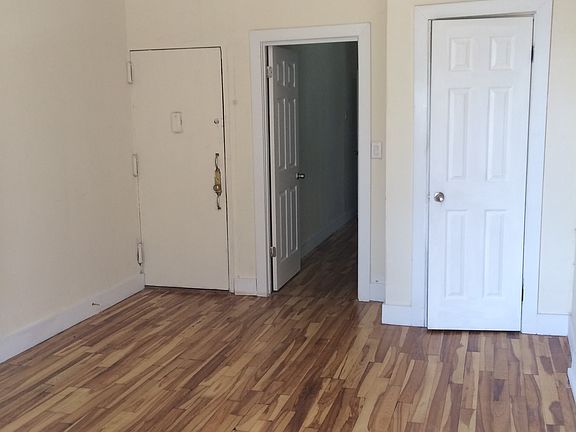 3rd image of 333 Vernon Ave APT 2R