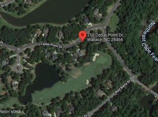 210 Cedar Point Dr, Wallace, NC 28466