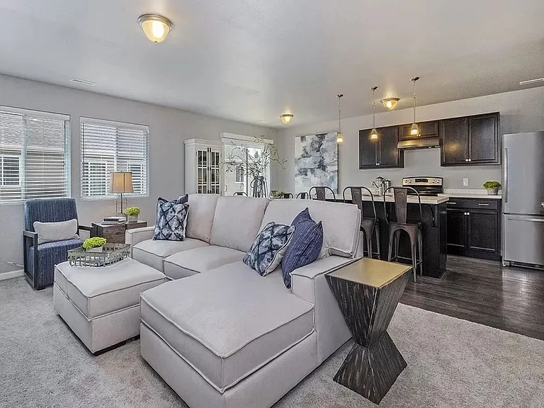 1010 W Villas Dr — Photo 8