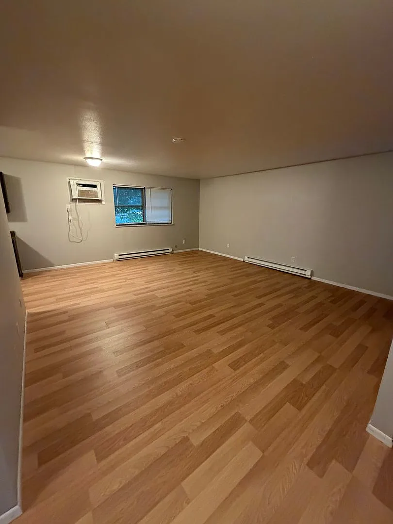 152 E. Vienna St — Photo 3