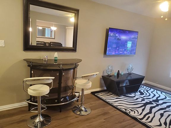 5th image of 826 Sandra Dr APT 1B