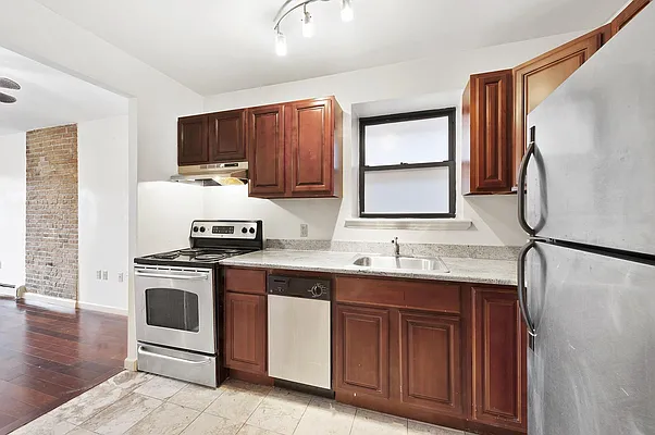 Rented by Curzon Real Estate | media 11