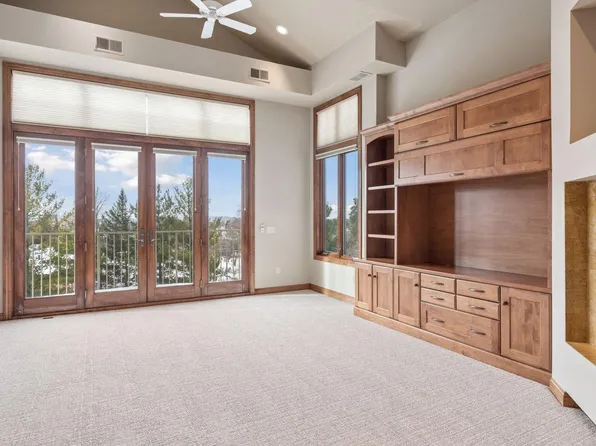 555 Oak Ridge Pl APT 360, Hopkins, MN 55343