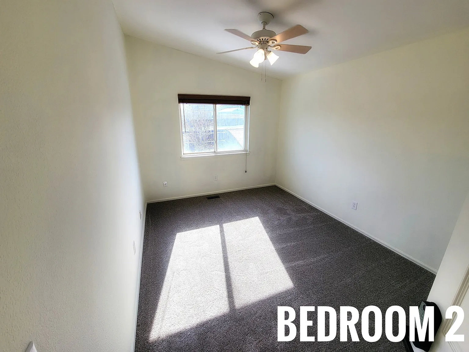 6 bed, 3.0 bath, 2512 sqft, $665 — Photo 2