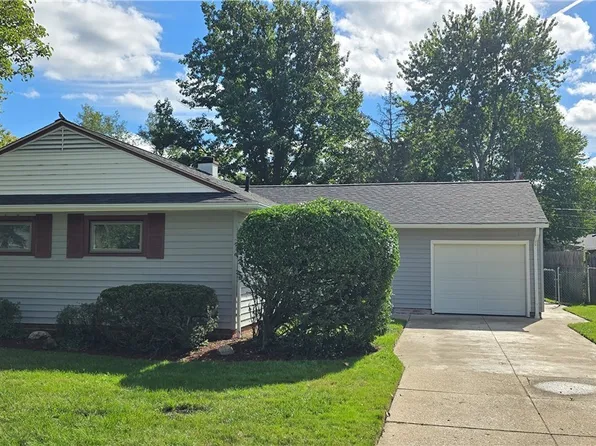 6629 Newbury Ln, Parma Heights, OH 44130