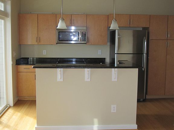 3rd image of 1033 N Lombardy St
