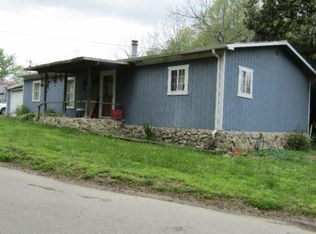 538 W James White Rd, Celina, TN 38551