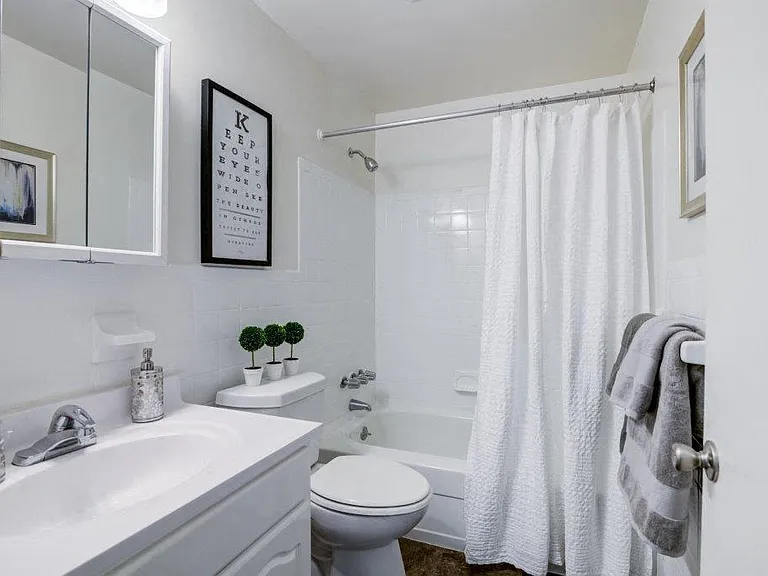 Mapleton Square Apartment Homes — Photo 9
