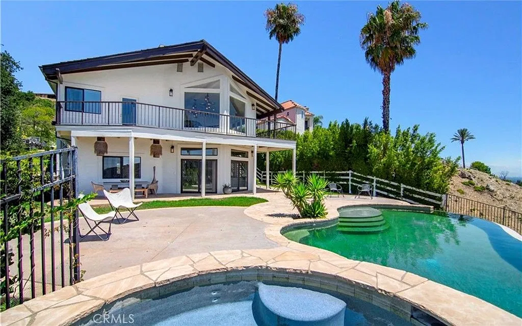 6 bed, 5.5 bath, 4734 sqft, $14,000 — Photo 2
