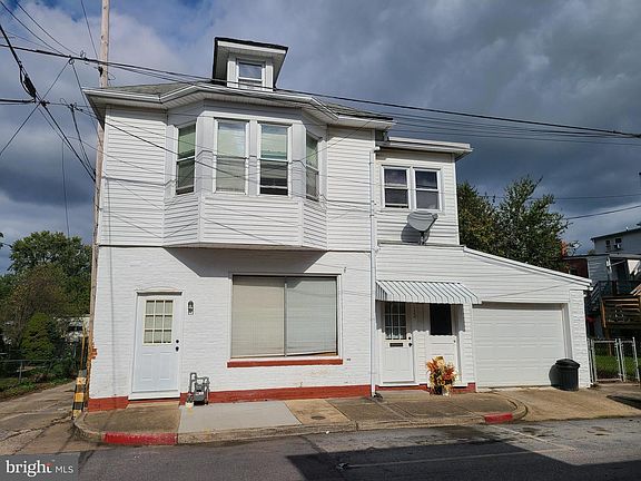 2nd image of 132 Wayside Ave