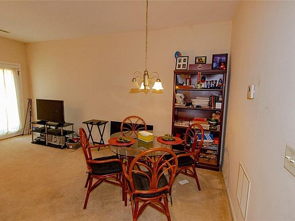 5th image of 836 Biltmore Ct