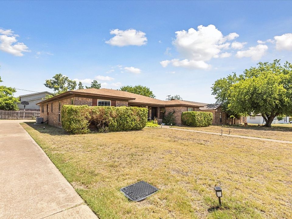 1st image of 1121 Highbush Dr