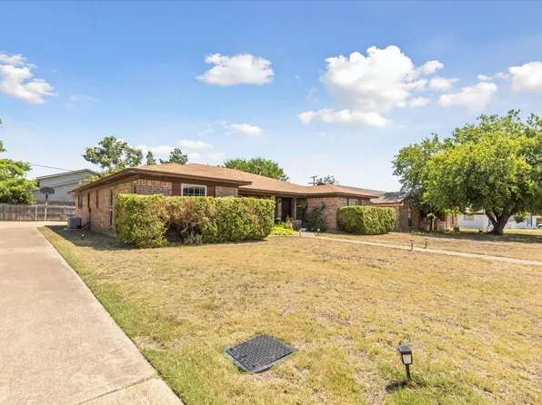 1121 Highbush Dr, Benbrook, TX 76126