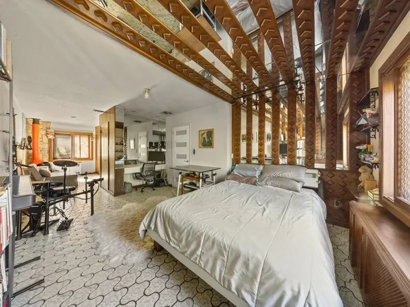 75-27 Furmanville Avenue image 11 of 19