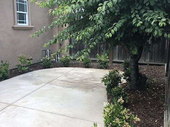 5th image of 2474 Warburton Ave