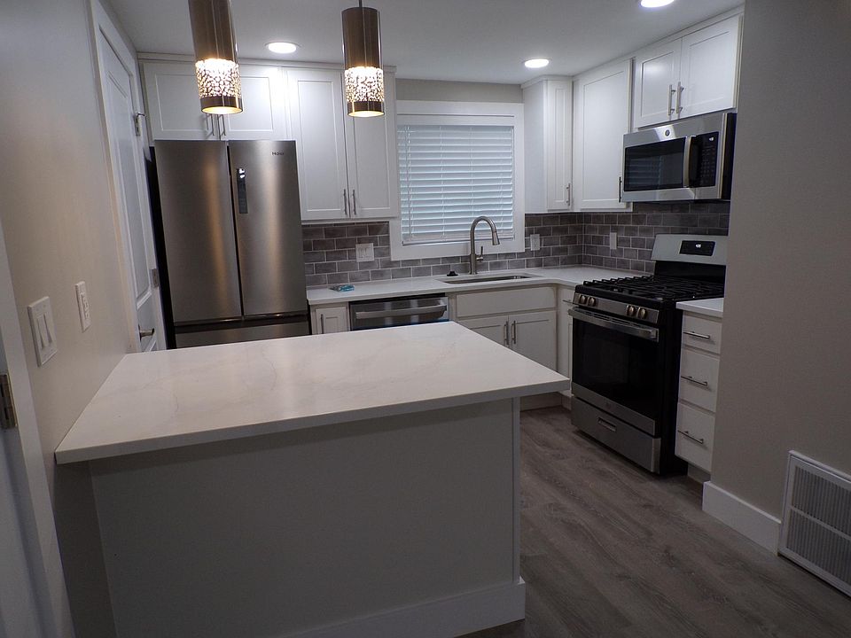 1st image of 118 W Dodridge St #B