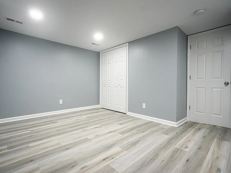 5902 Addison St #BASEMENT — Photo 12