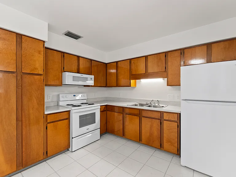 Briarwood Apartments — Photo 16