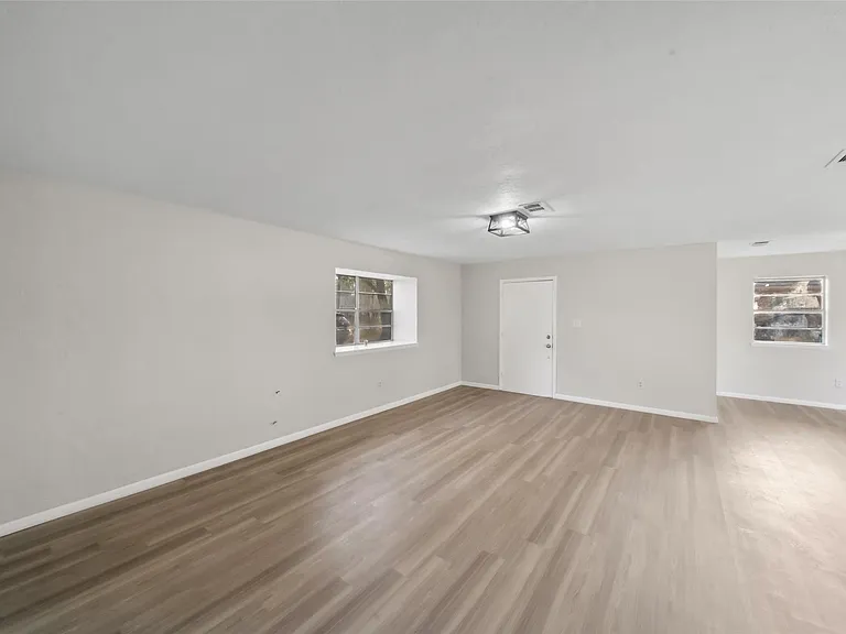 602 Reverse St — Photo 12