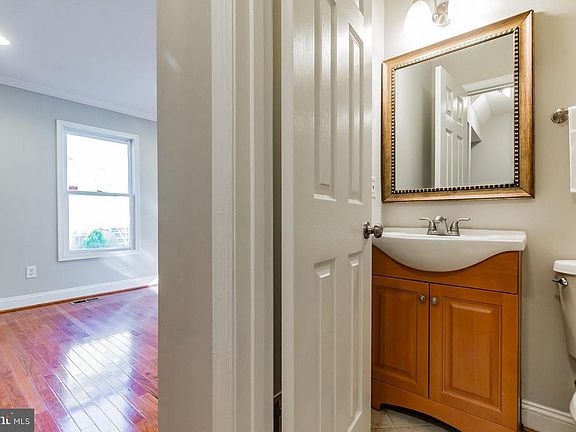 5th image of 4012 Norbeck Square Dr
