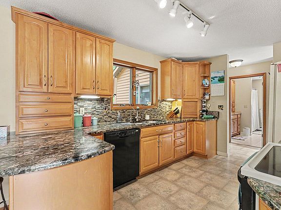 5th image of 2335 Bluffton Ave